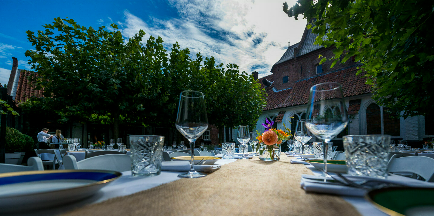 buiten-bruiloft-ceremonie-amersfoort-diner.png