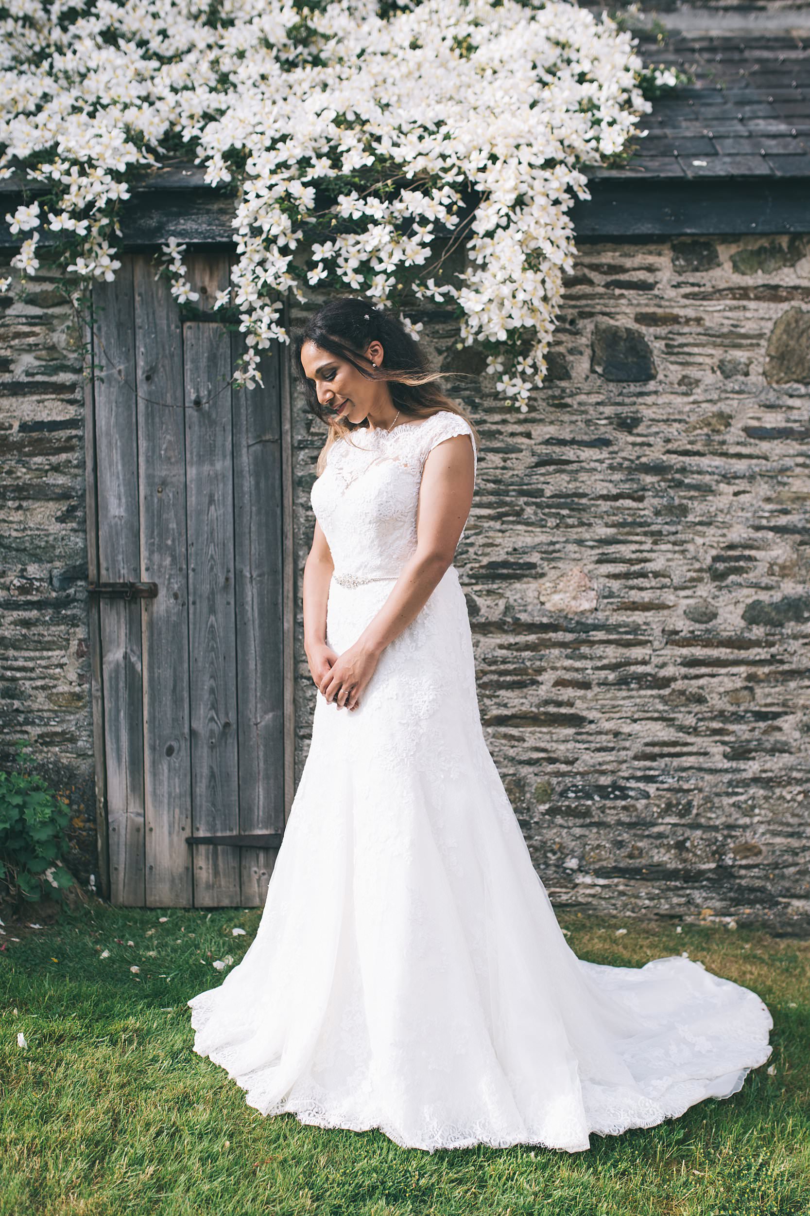 Cornwall Wedding photographer Cutlinwith Farm