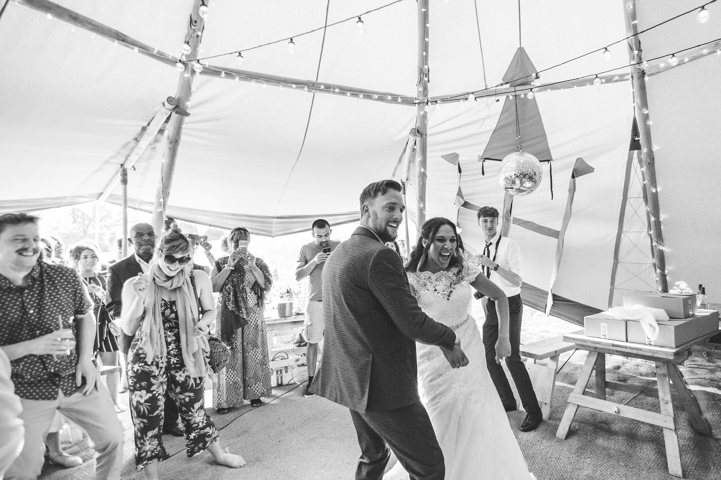 Cornwall Wedding photographer Cutlinwith Farm