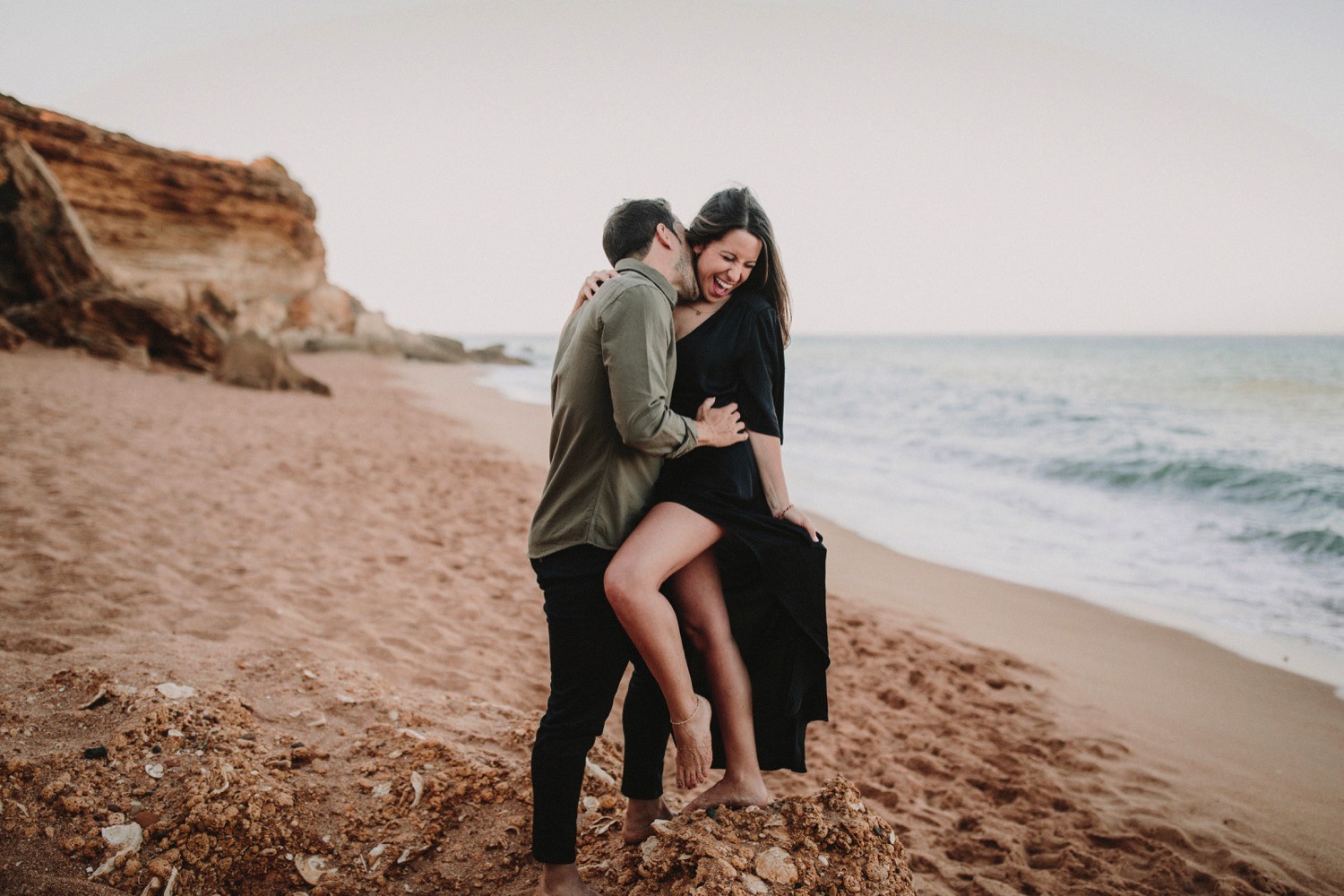 00008_868A6635-ASE_preboda_playa_engagement_weddingengagement_engagementsession_mar_ernestovillalba_cadiz.jpg