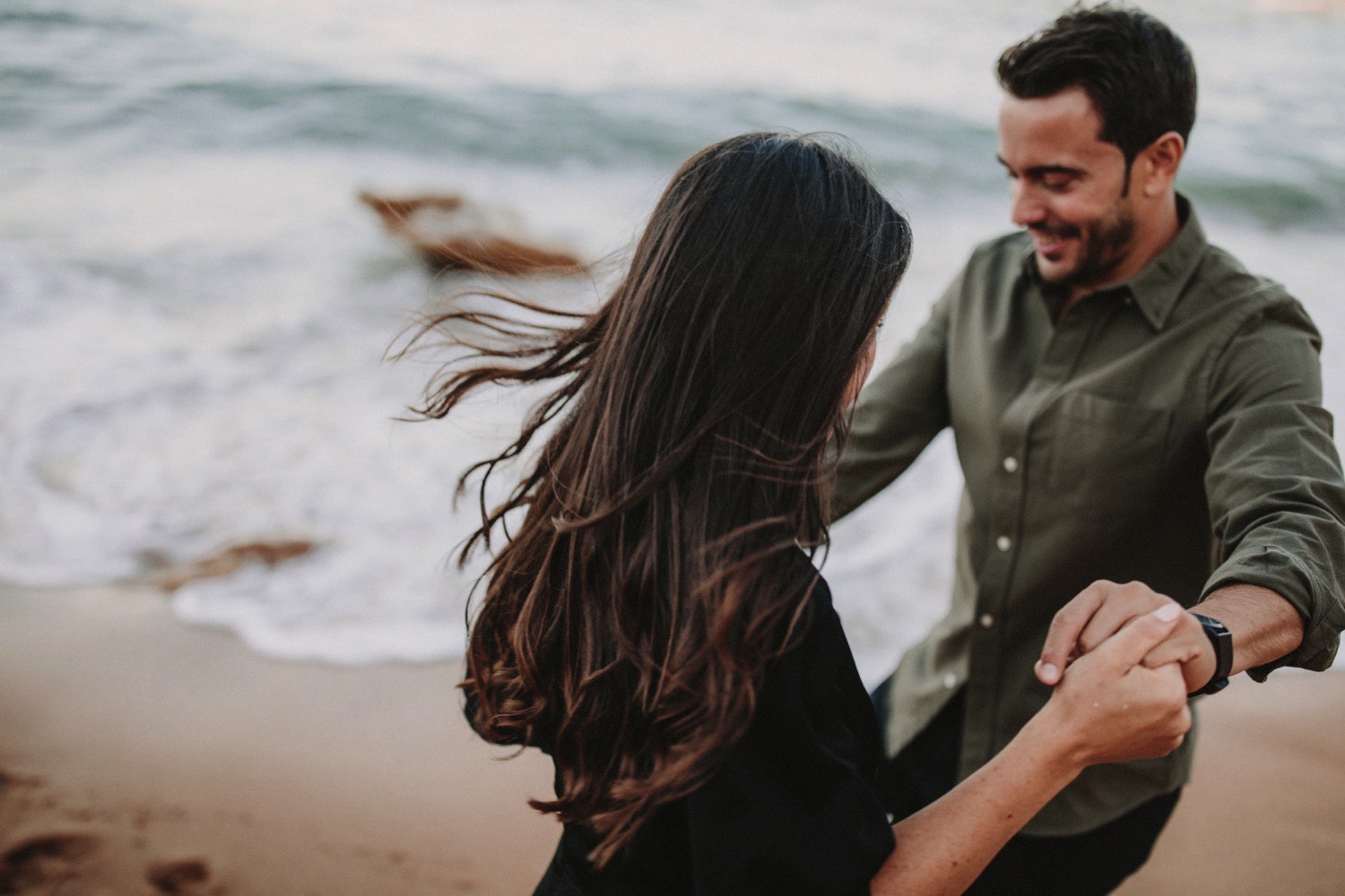 00009_868A6701-ASE_preboda_playa_engagement_weddingengagement_engagementsession_mar_ernestovillalba_cadiz.jpg