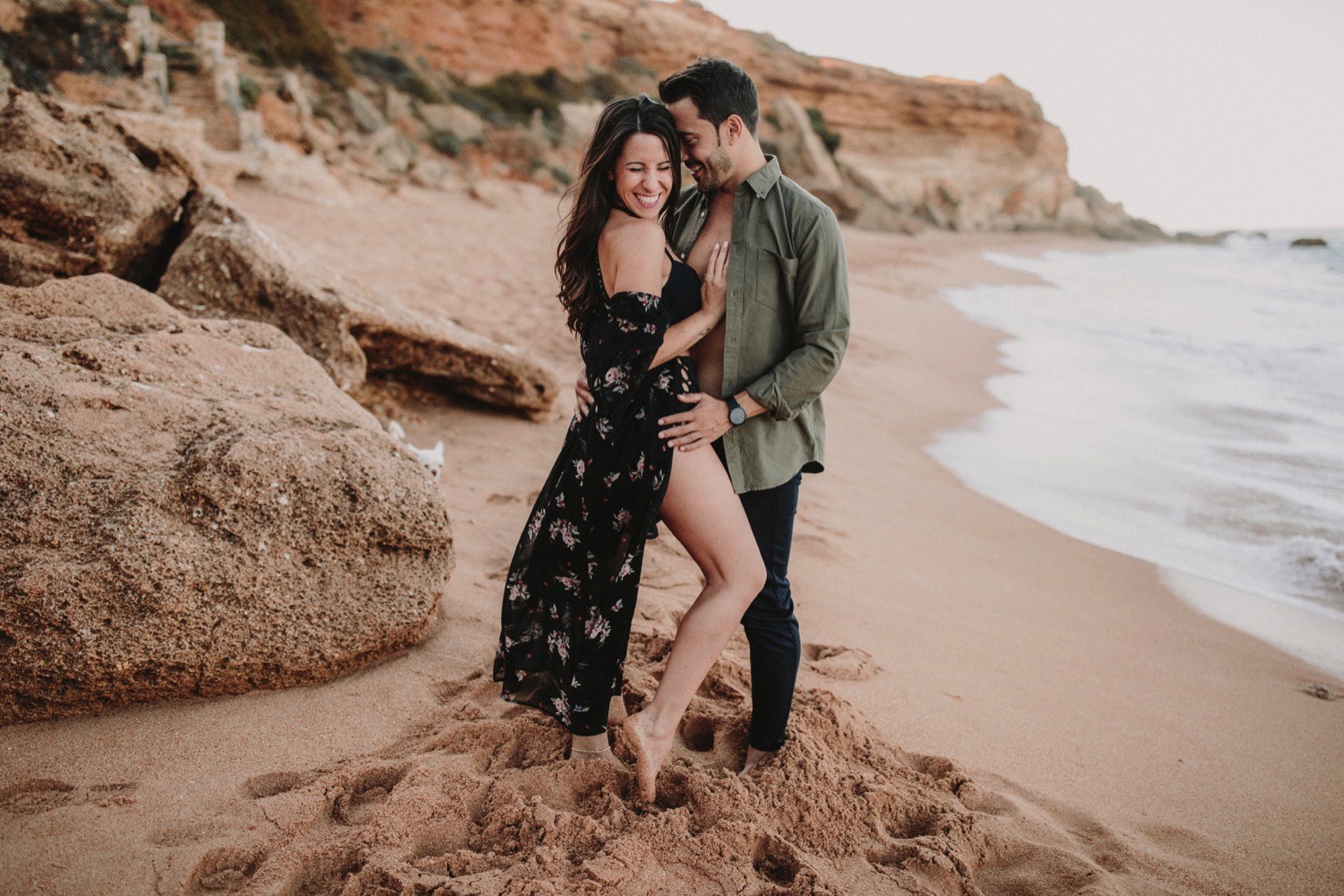 00015_868A6971-ASE_preboda_playa_engagement_weddingengagement_engagementsession_mar_ernestovillalba_cadiz.jpg