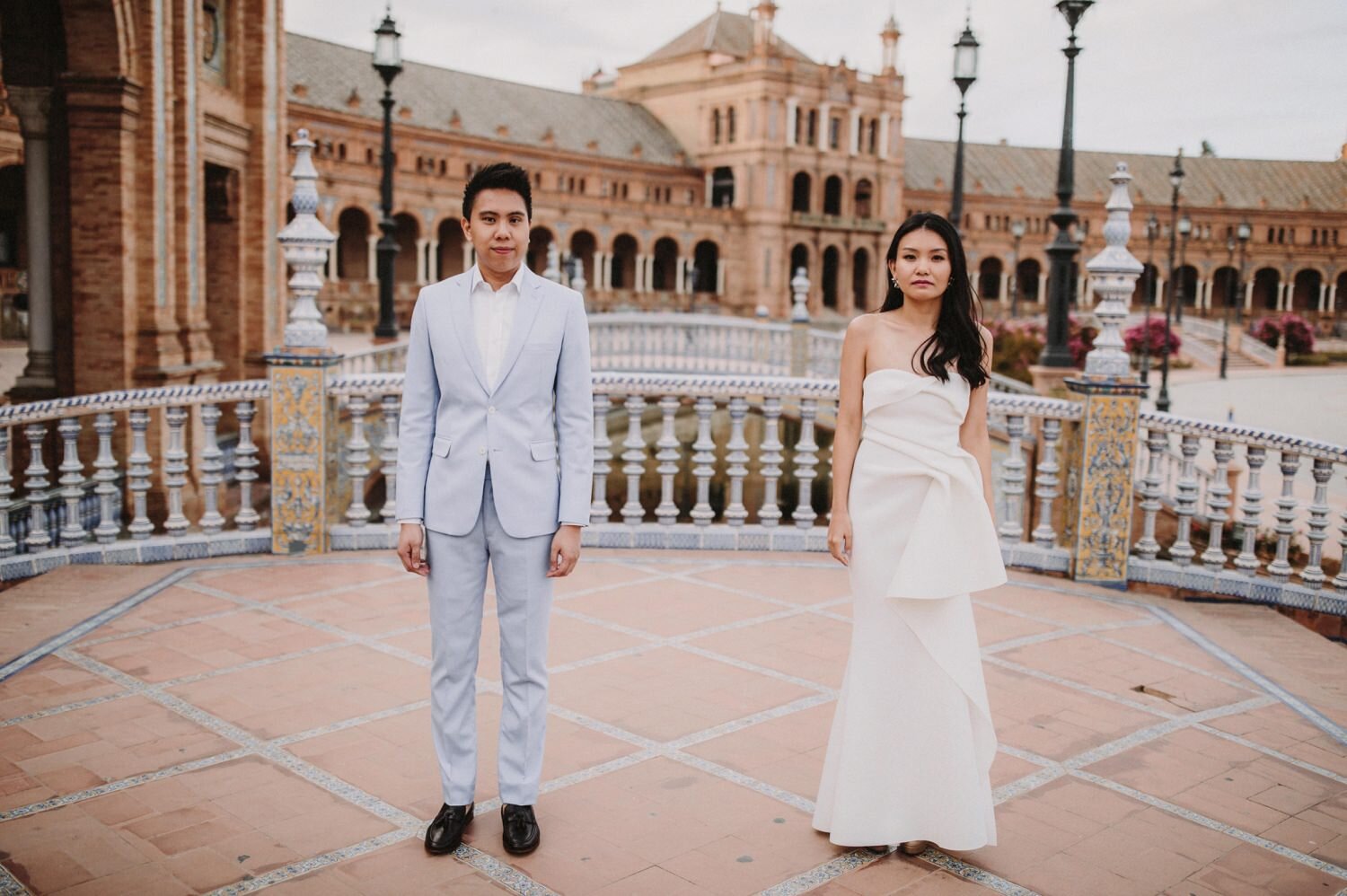 06_plazadeespañaelopement_weddingphototographer_asianelopement_asianweddingseville_sevillaelopement_sevillewedding_elopementinseville_ernestovillalba.jpg