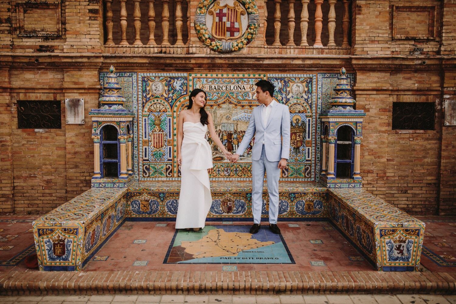 15_plazadeespañaelopement_weddingphototographer_asianelopement_asianweddingseville_sevillaelopement_sevillewedding_elopementinseville_ernestovillalba.jpg