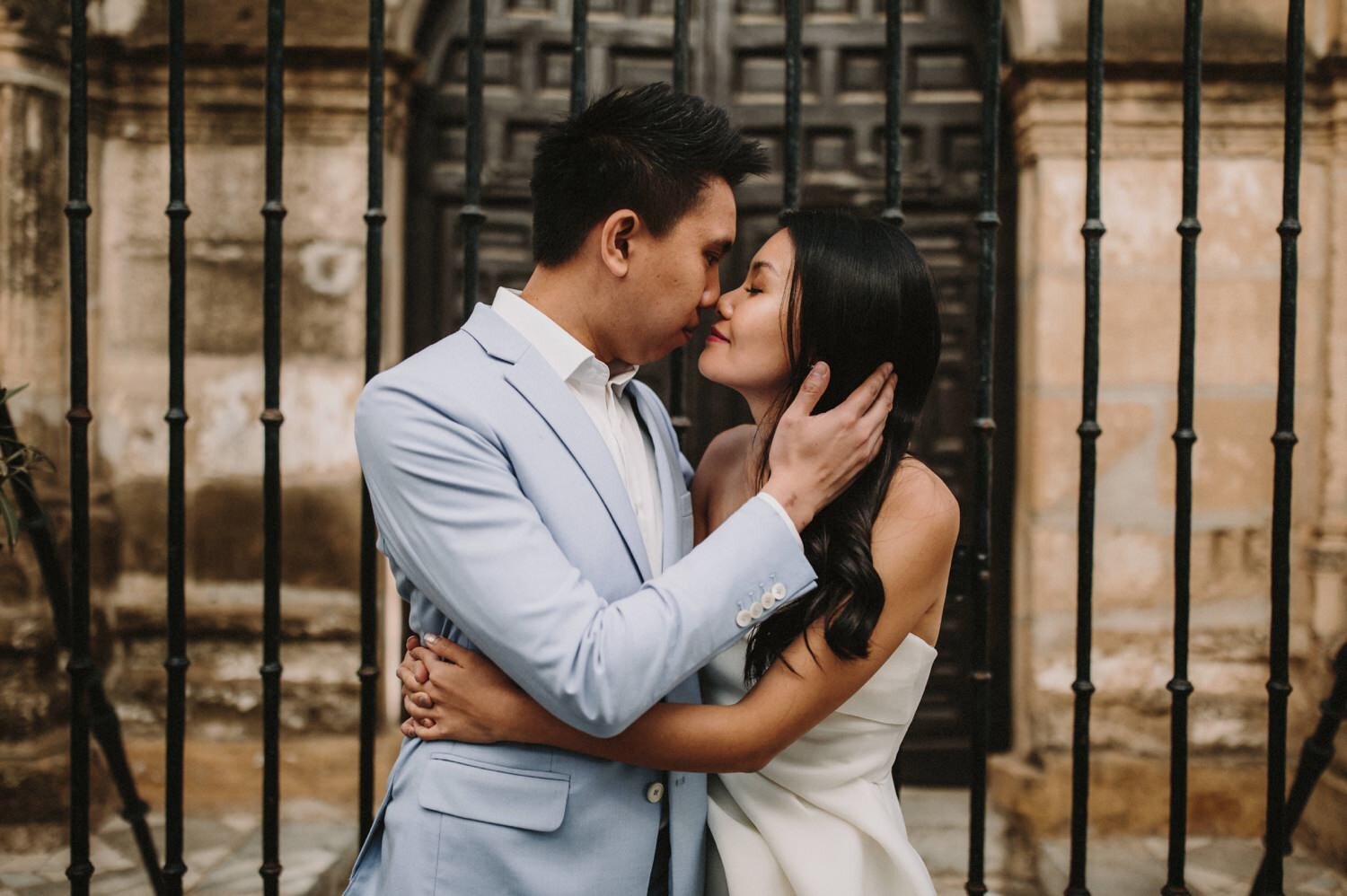 30_plazadeespañaelopement_weddingphototographer_asianelopement_asianweddingseville_sevillaelopement_sevillewedding_elopementinseville_ernestovillalba.jpg