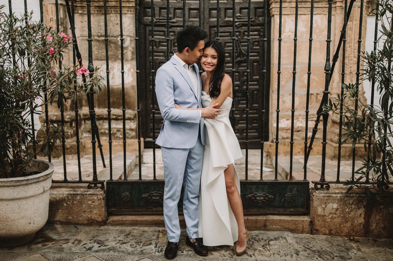 31_plazadeespañaelopement_weddingphototographer_asianelopement_asianweddingseville_sevillaelopement_sevillewedding_elopementinseville_ernestovillalba.jpg