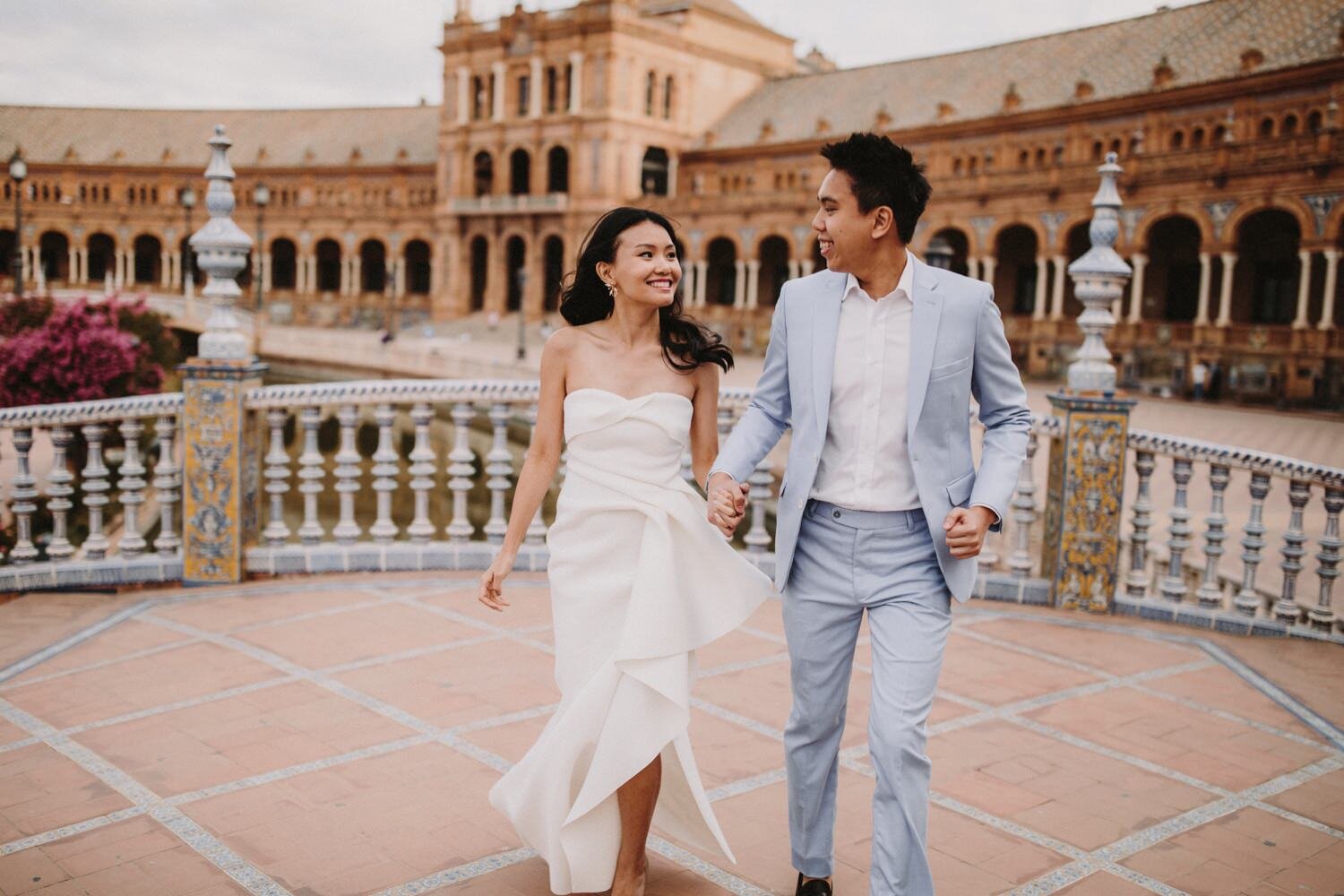 09_plazadeespañaelopement_weddingphototographer_asianelopement_asianweddingseville_sevillaelopement_sevillewedding_elopementinseville_ernestovillalba.jpg