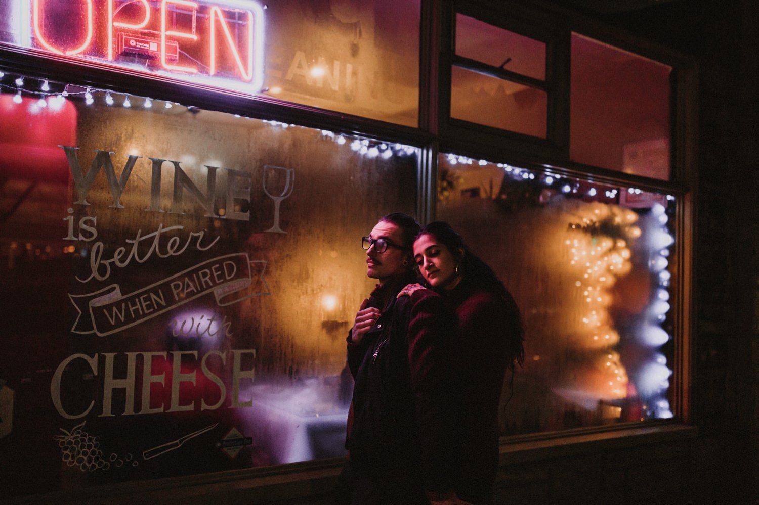 24_sevillasesionnoche_fotografodebodas_engagementseville_weddingphotographerseville_seattlenight_sevilleengagement_prebodasevilla_fotografodebodasensevilla_sesiondeparejaensevilla.jpg