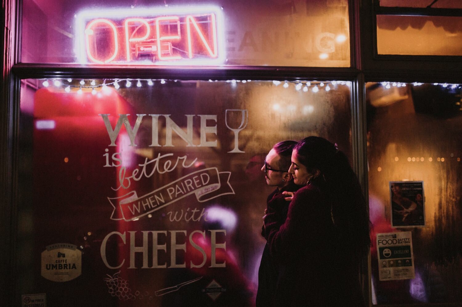 31_sevillasesionnoche_fotografodebodas_engagementseville_weddingphotographerseville_seattlenight_sevilleengagement_prebodasevilla_fotografodebodasensevilla_sesiondeparejaensevilla.jpg