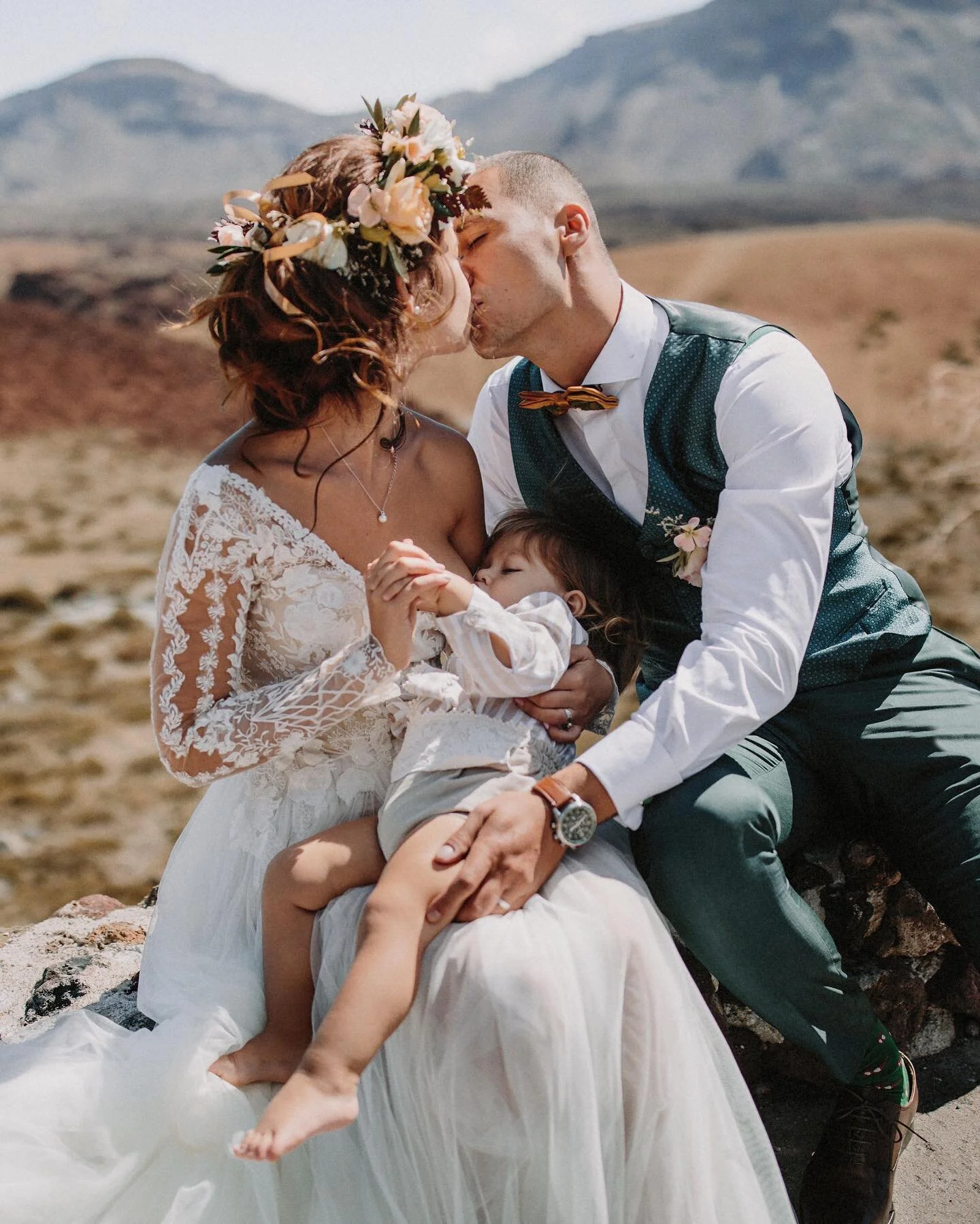 The greatest of treasures, the family. 💛 @discovertheelysium 
WP @creativaevents.es @roxanaelizabeth.wp