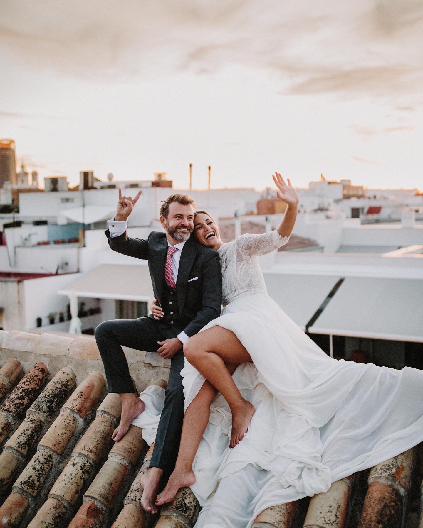 ⚡️⚡️Lo hicimos!!! 🤟🏼⚡️⚡️
⚡️⚡️We did it!!! 🤟🏼⚡️⚡️
Dress: @pronovias 

#weddingphotographer #bodasevilla #elopementphotographer #elopement #destinationweddingseville #sevillaboda #weddingseville #persianwedding #sevillawedding #sevillaphotographer 