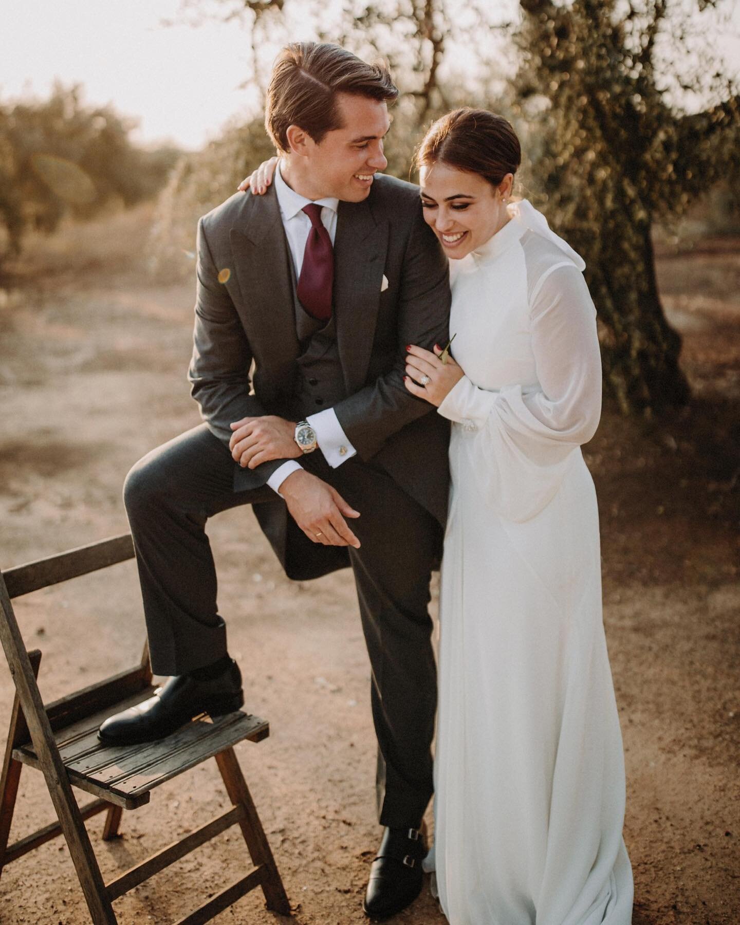 Memory of a wedding in Seville.  Very lucky to live in this colorful place with so much history and stories.
Muah: @manuelcecilio_estilista 
Dress: @robertodiz 
Place: @haciendalabodeguilla 
#weddingphotographer #sevillewedding #weddingseville #sevil