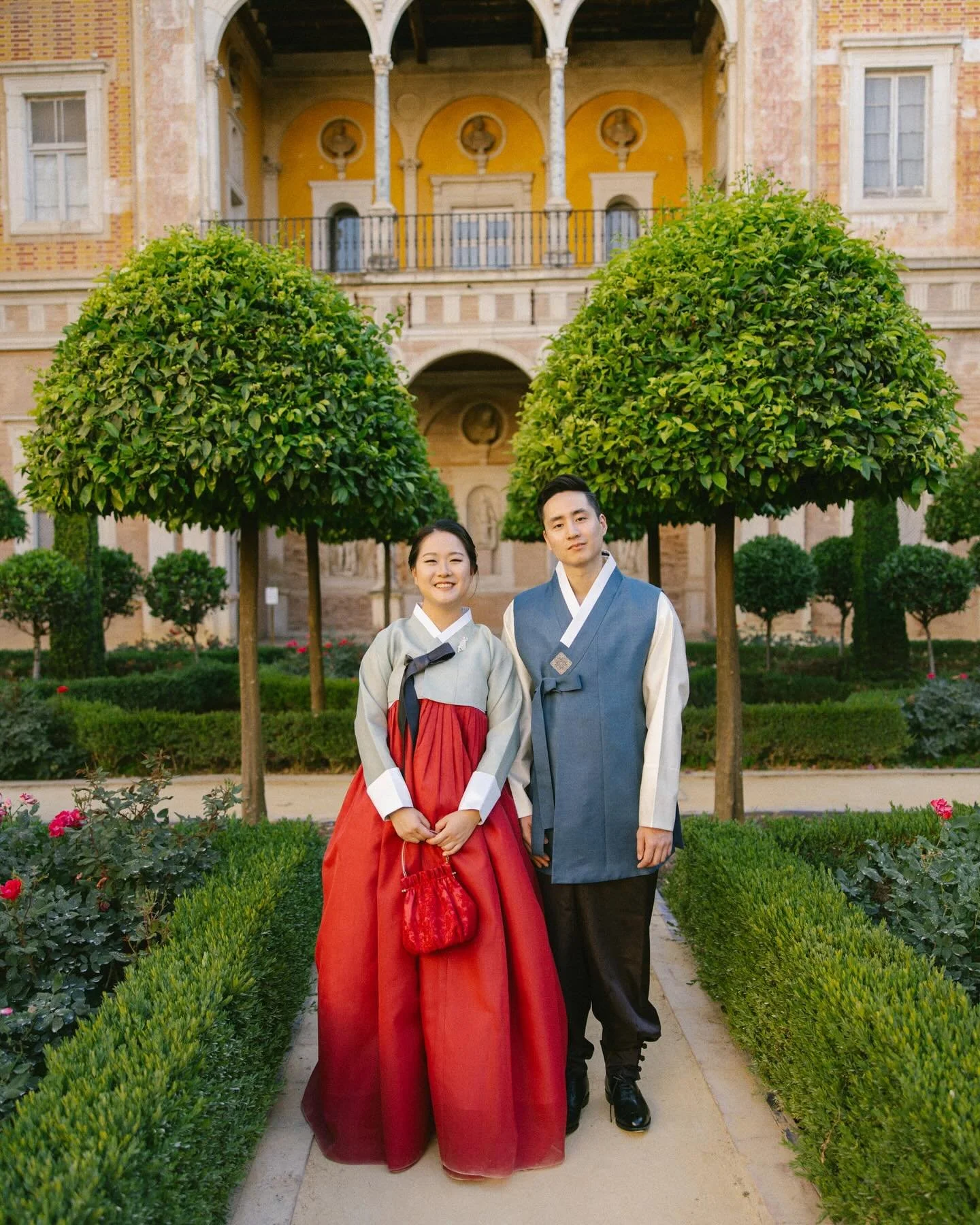 Like in a movie at the Korean wedding last week. 🇰🇷
@casapilatoseventos @casadepilatos @bodasdelsur 
#weddingsevilla #koreanwedding #weddingkorea #koreaweddingphotography #inspirationwedding #internationalwedding #weddingphotographer
