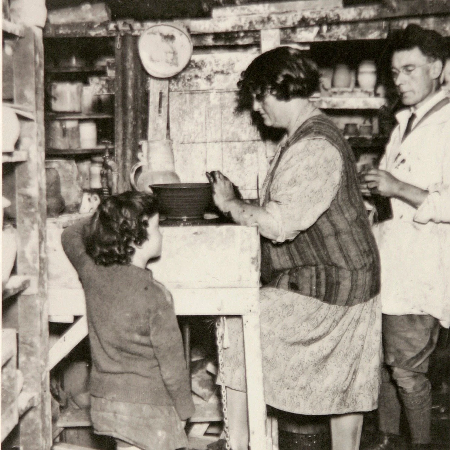 NEW EXHIBITION Handbuilt: The Wrens and the Oxshott Pottery

📅Wed Jul 15 2026 to Feb 2027
📍Crafts Study Centre, Farnham

The Wrens were a family of studio potters who lived and worked at the Oxshott Pottery in Surrey from 1920 to 1978. Denise, Henr