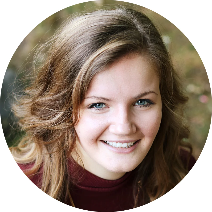 Sarah Nelson Headshot.jpg