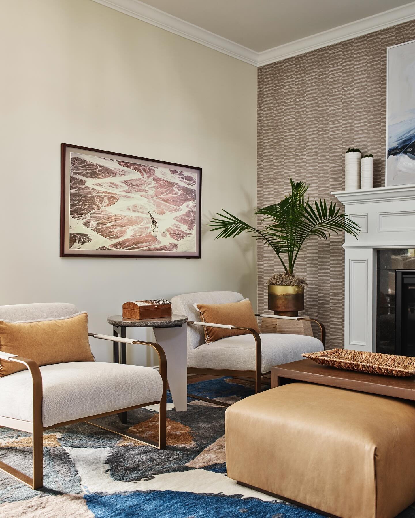 TRANSFORMATION. From white box to &ldquo;textures for days&rdquo;, this living room renovation is worth the swipe.

Photo @jaredkuziaphoto 

#beforeandafter #roomtransformation #interiordesign #design #boston #bostoninteriordesigners #interiordesigne