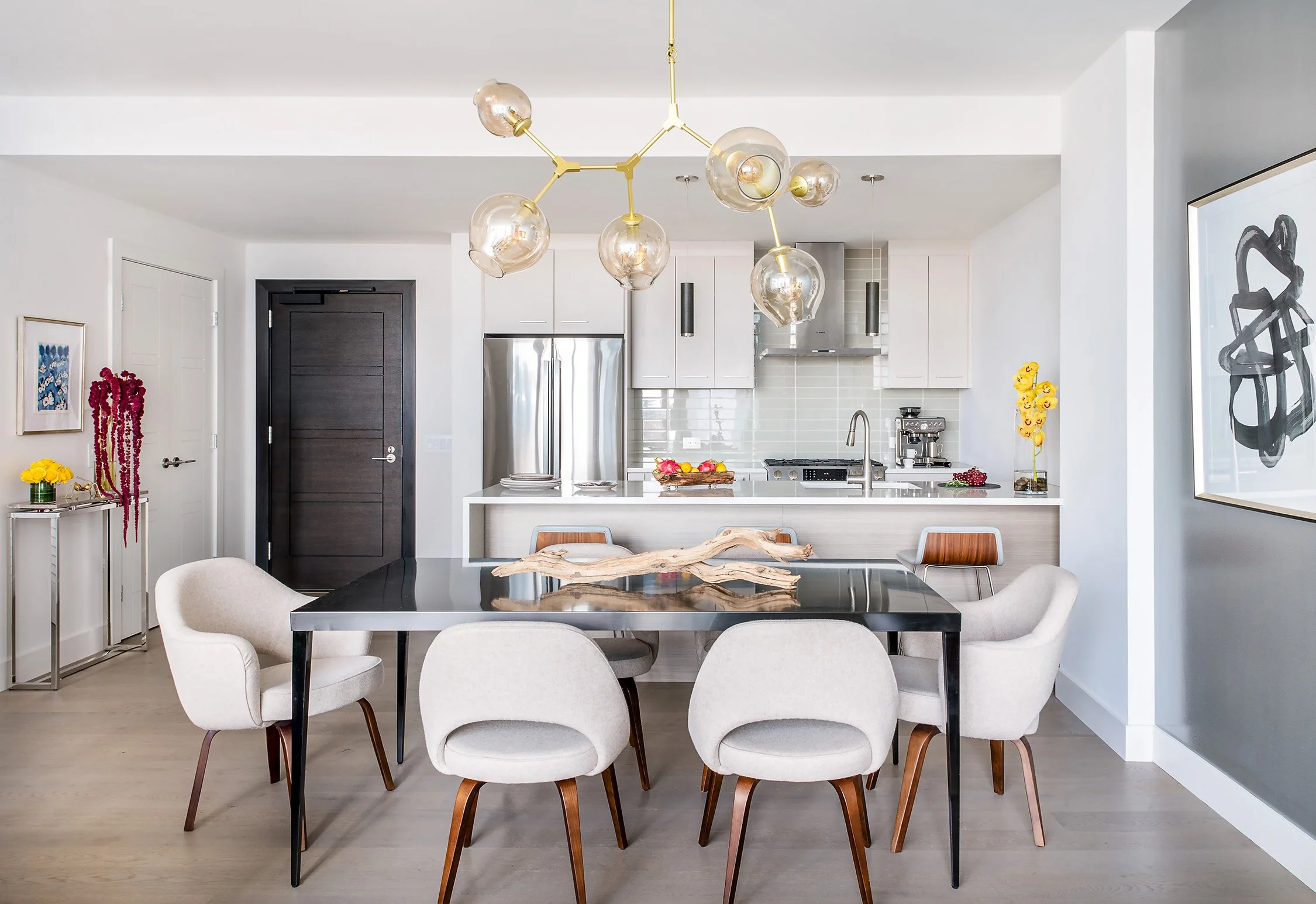 modern-elegance-dining-interior-design-lighting-trevor-fulmer.jpg