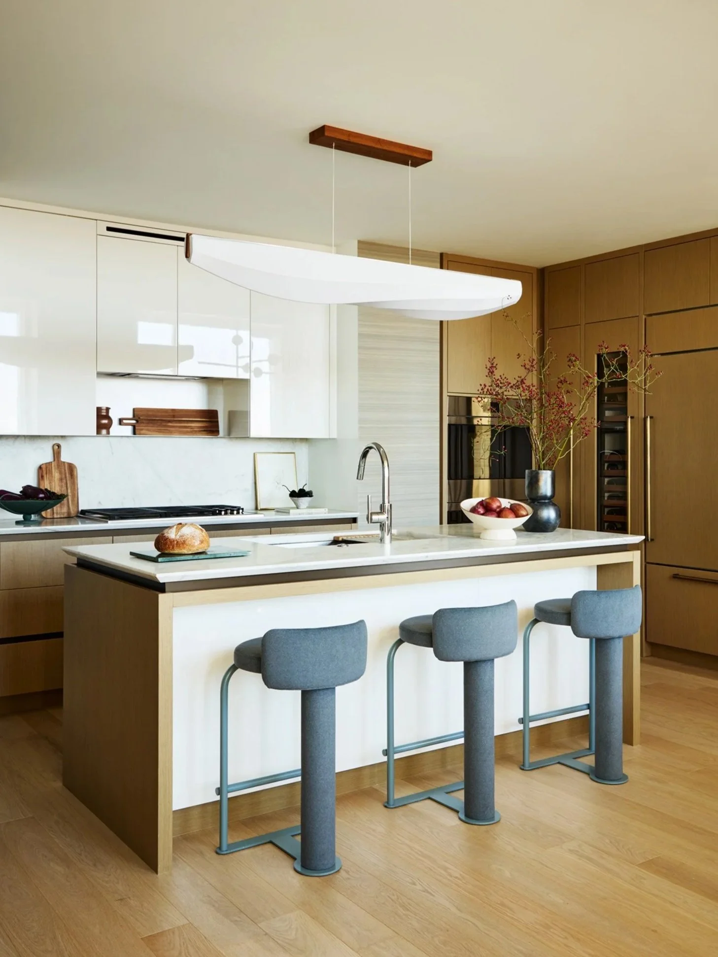 Skyline_sophistication_kitchen_island_interior_design_trevor_fulmer.jpg