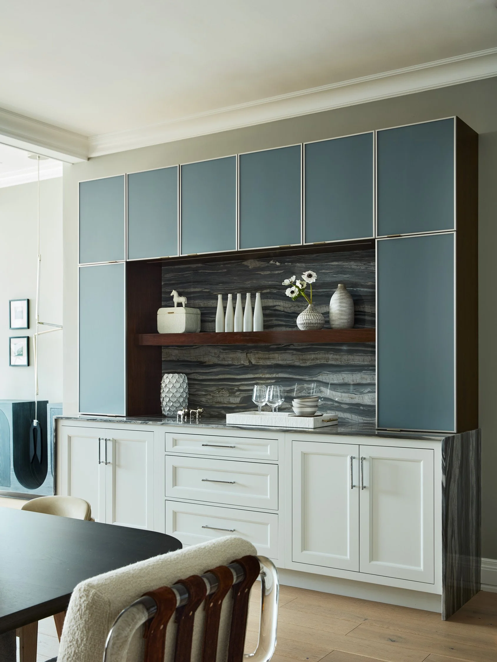nautical_noir_dining_room_built_in_modern_interior_seaside_coastal_nautical_luxury_studio_boston_design_trevor_fulmer.jpg