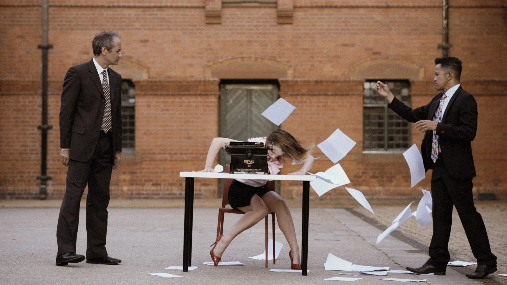SHOE HORN/OFFICE 2017 | Ireland | 9’58’’ Director / Choreographer: Ingrid Nachstern This film deals with the restrictive nature of women’s clothing throughout the ages and also with sexism in general.