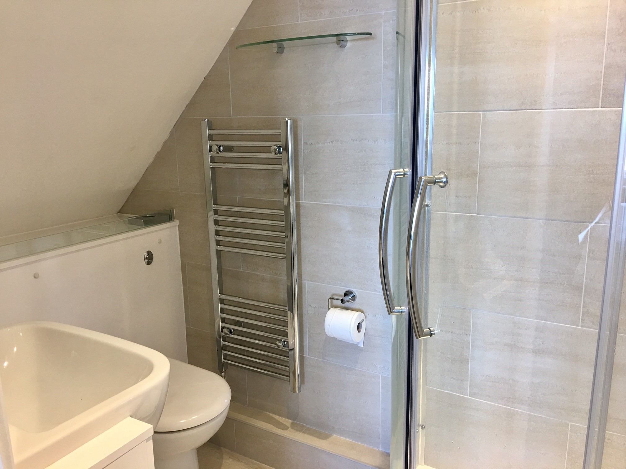 RR Ensuite shower.jpg