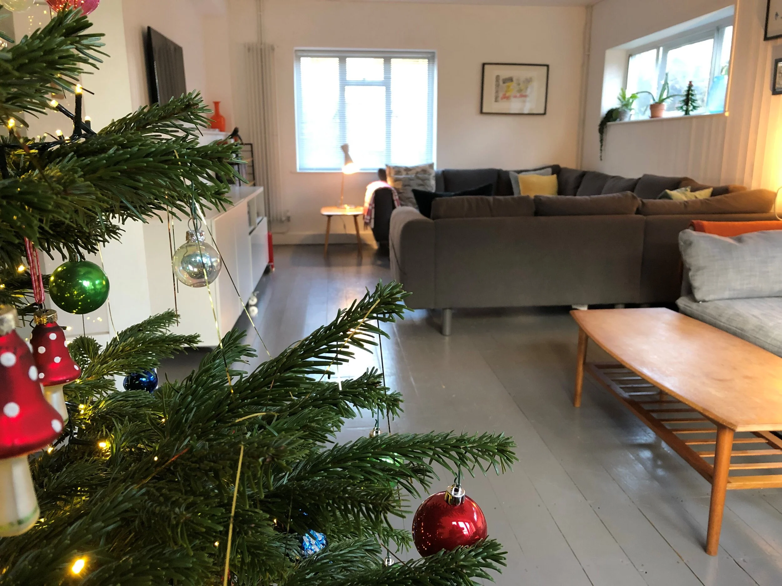 The Firs - sleeps 12 and a dog - 5 bedrooms, 2 bathrooms, additional wc, large kitchen and dining area and spacious lounge, centrally located and private parking for up to 4 cars.