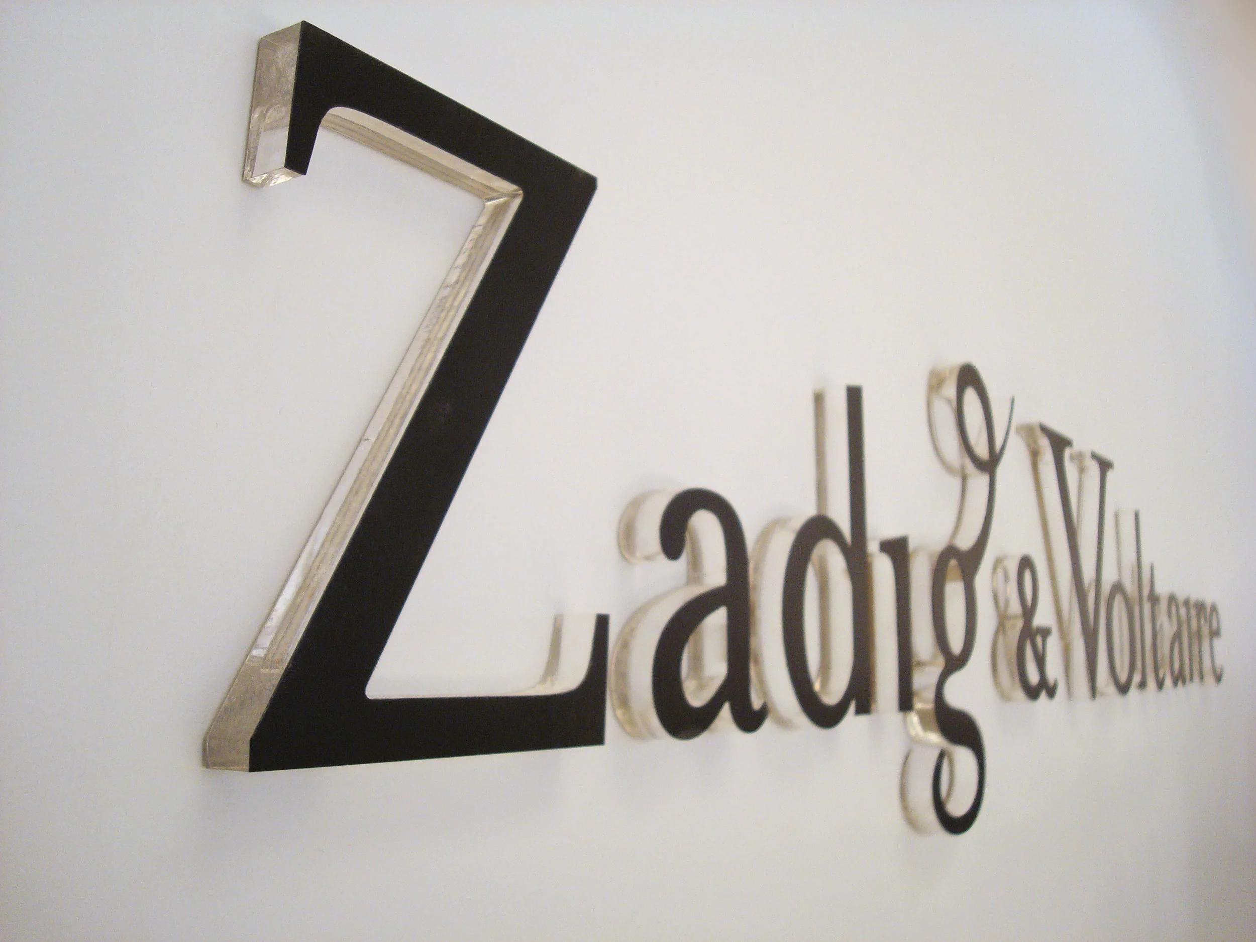 zadig--voltaire-backlit-sign_3555243552_o.jpg