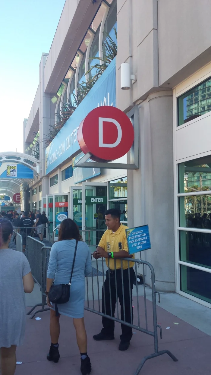 Excuse me, sir. I'm looking for the D.
