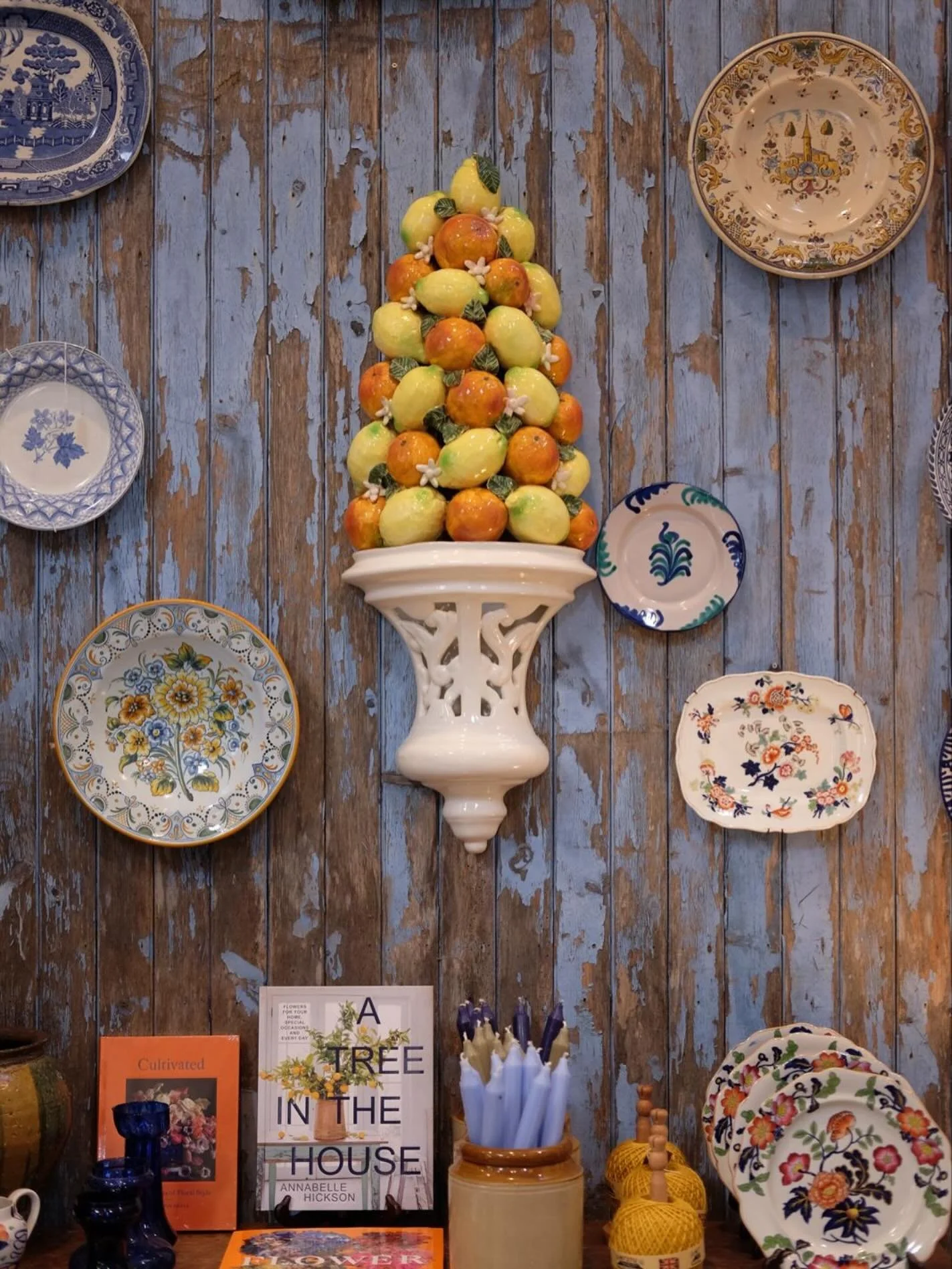 When life gives you lemons&hellip; make your home feel like summer! 🍋☀️

Our latest finds are bursting with color and charm perfect for sunny days ahead.
Stop by the shop to scoop up these citrusy vibes and handcrafted treasures! 🌼✨

Open Wednesday