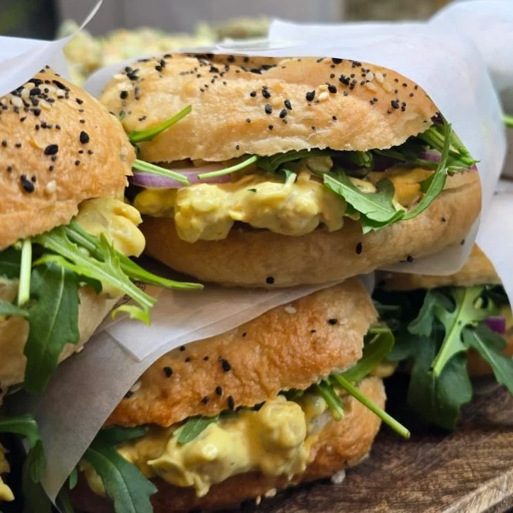 Coronation chickpea- with red onion and rocket in a everything seasoned bagel
.
.
Ready to go