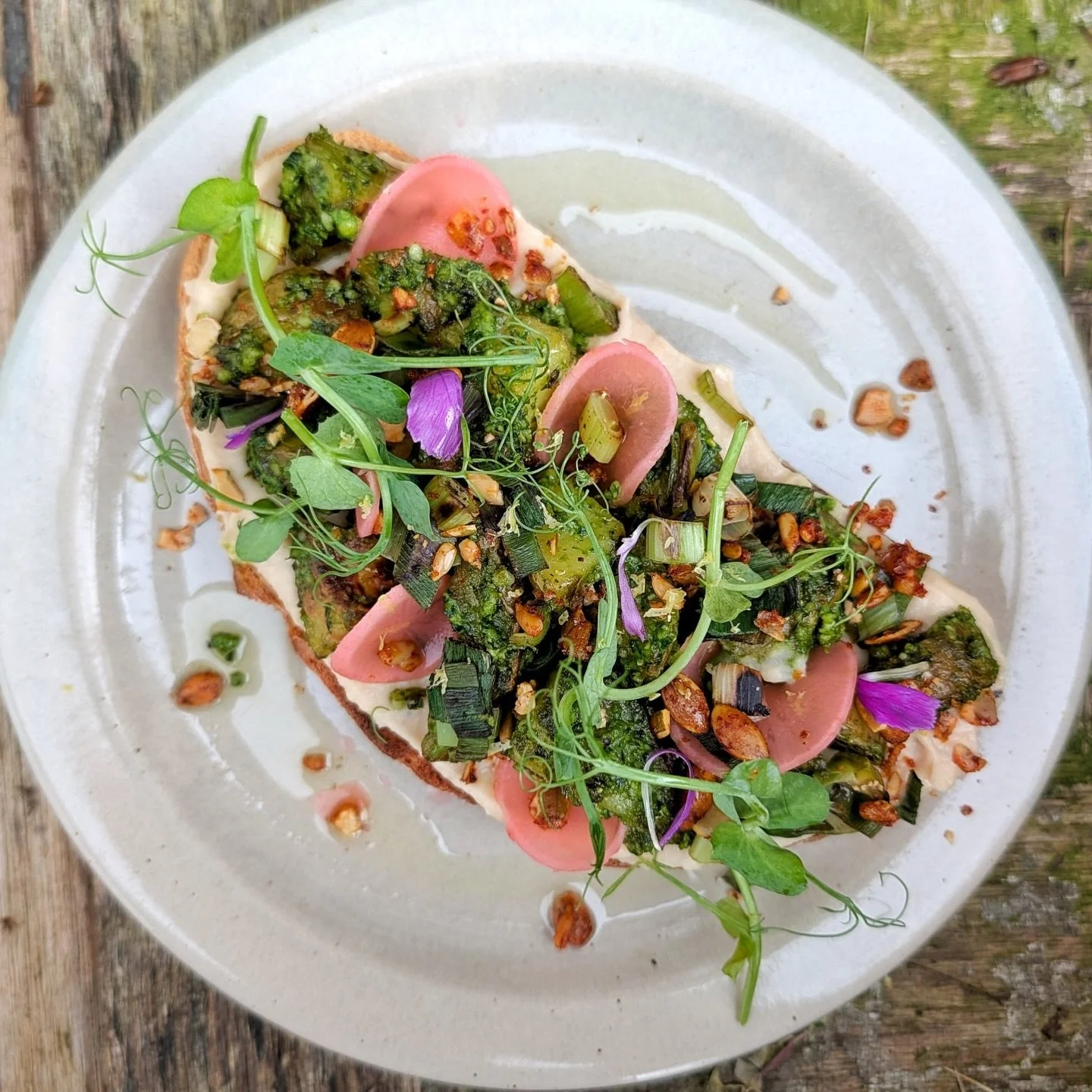 Rhubarb season is offering sweet and savoury combinations 
.
.
Sourdough Toppings of the week 

Wild garlic - roasted potatoes, butterbean hummus, pickled radish, charred spring onions &amp; maple smoked seeds (vg)

Rhubarb &amp; thyme jam, creamy ri