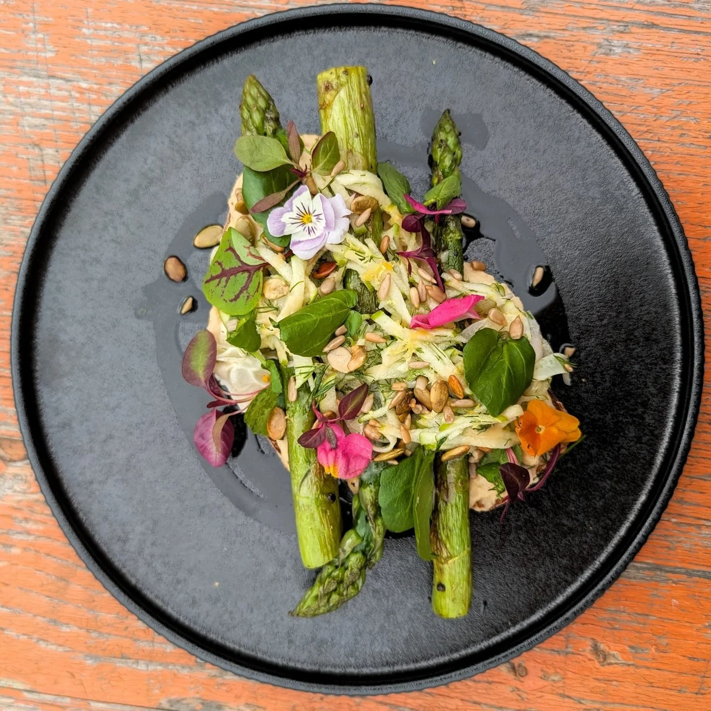 Lunch in the sun at Wild Gorse Kitchen 

Roast parsnip hummus, asparagus, apple and dill slaw, toasted seeds, watercress, miso drizzle.

Whipped feta, rhubarb and ginger compote, pickled apricots, basil, toasted almonds, balsamic glaze.