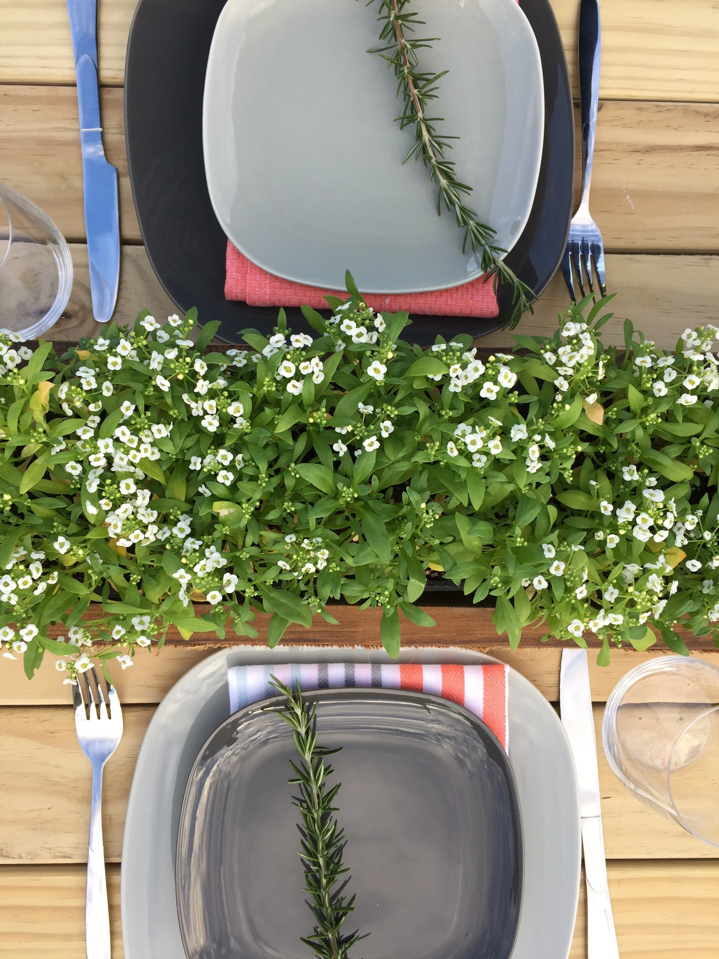 lovely table setting by @littleredshed