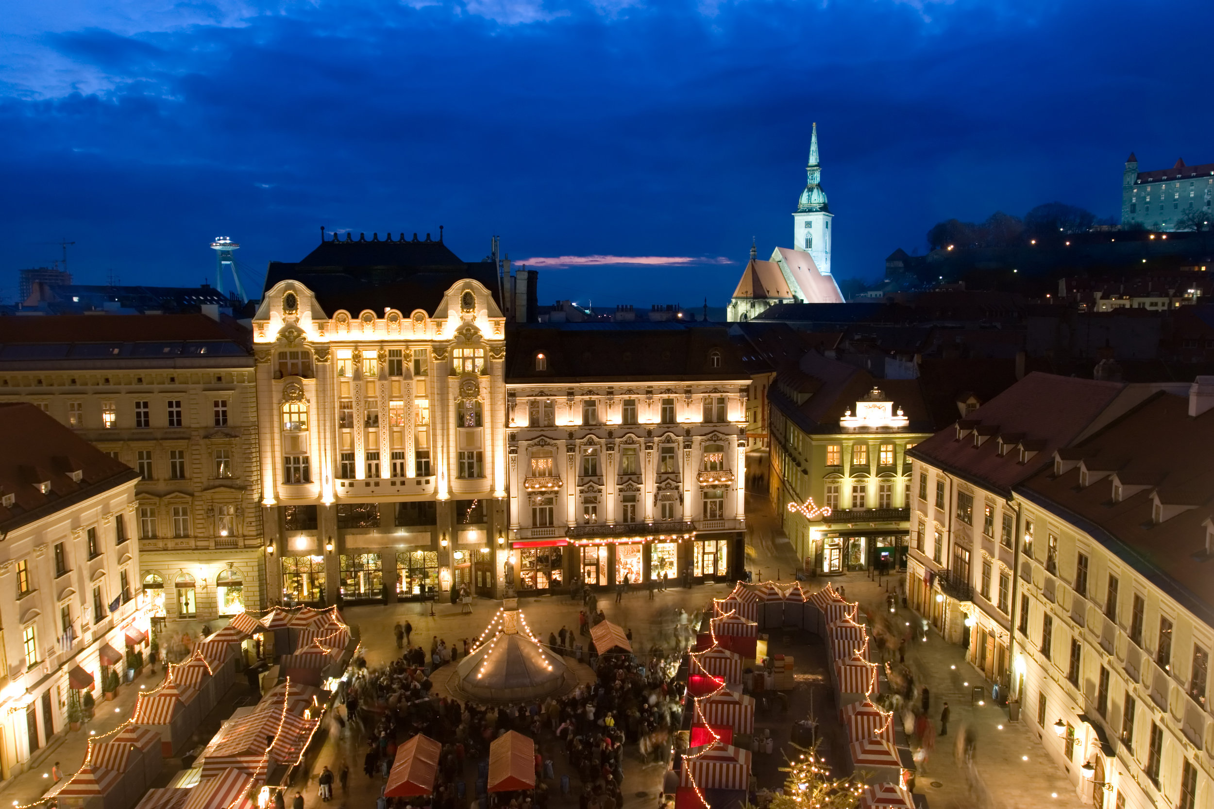 SK_Bratislava_ChristmasMarket.jpg