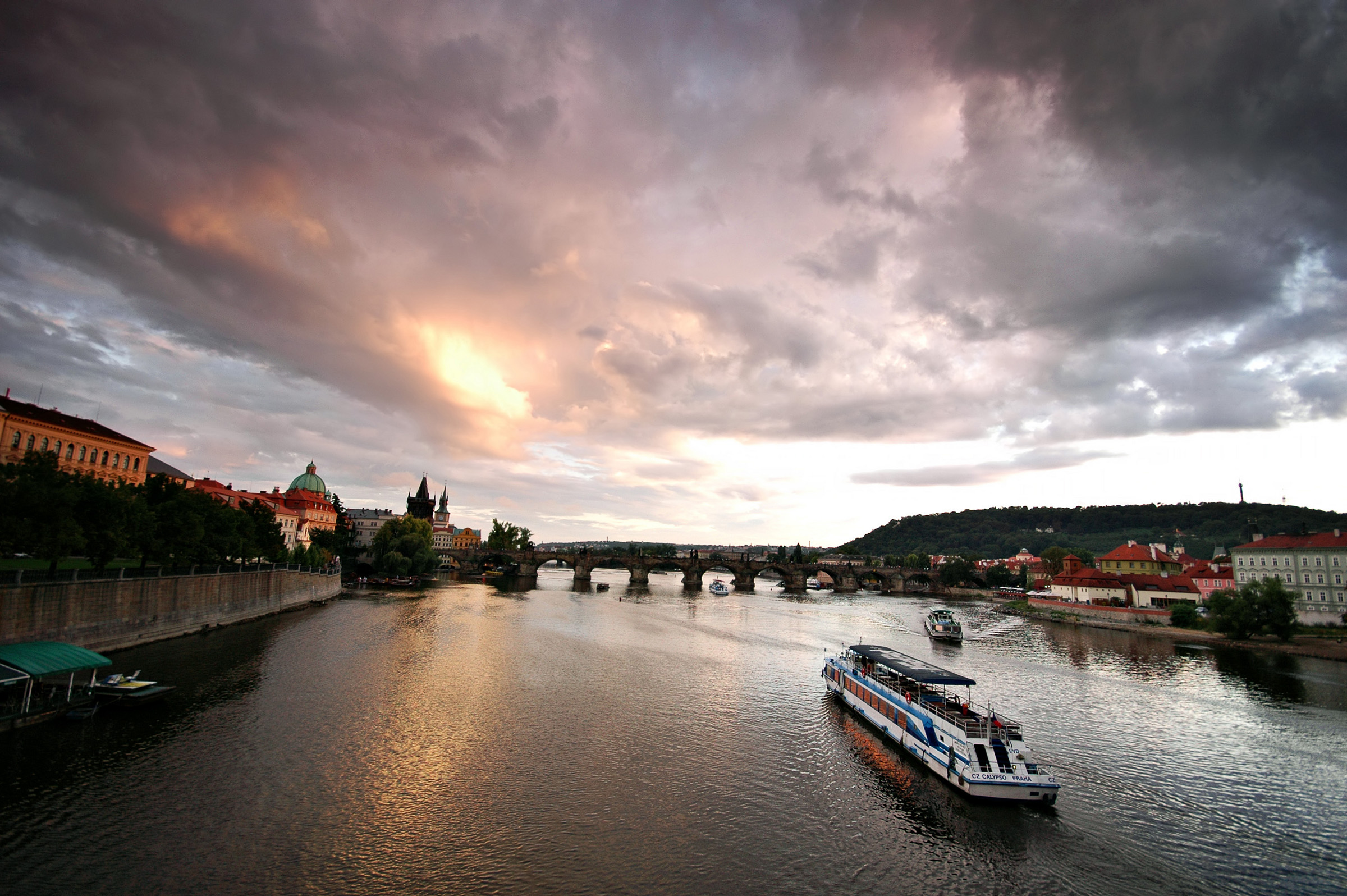 CR_Prague_Bridges_Sunset_s.jpg