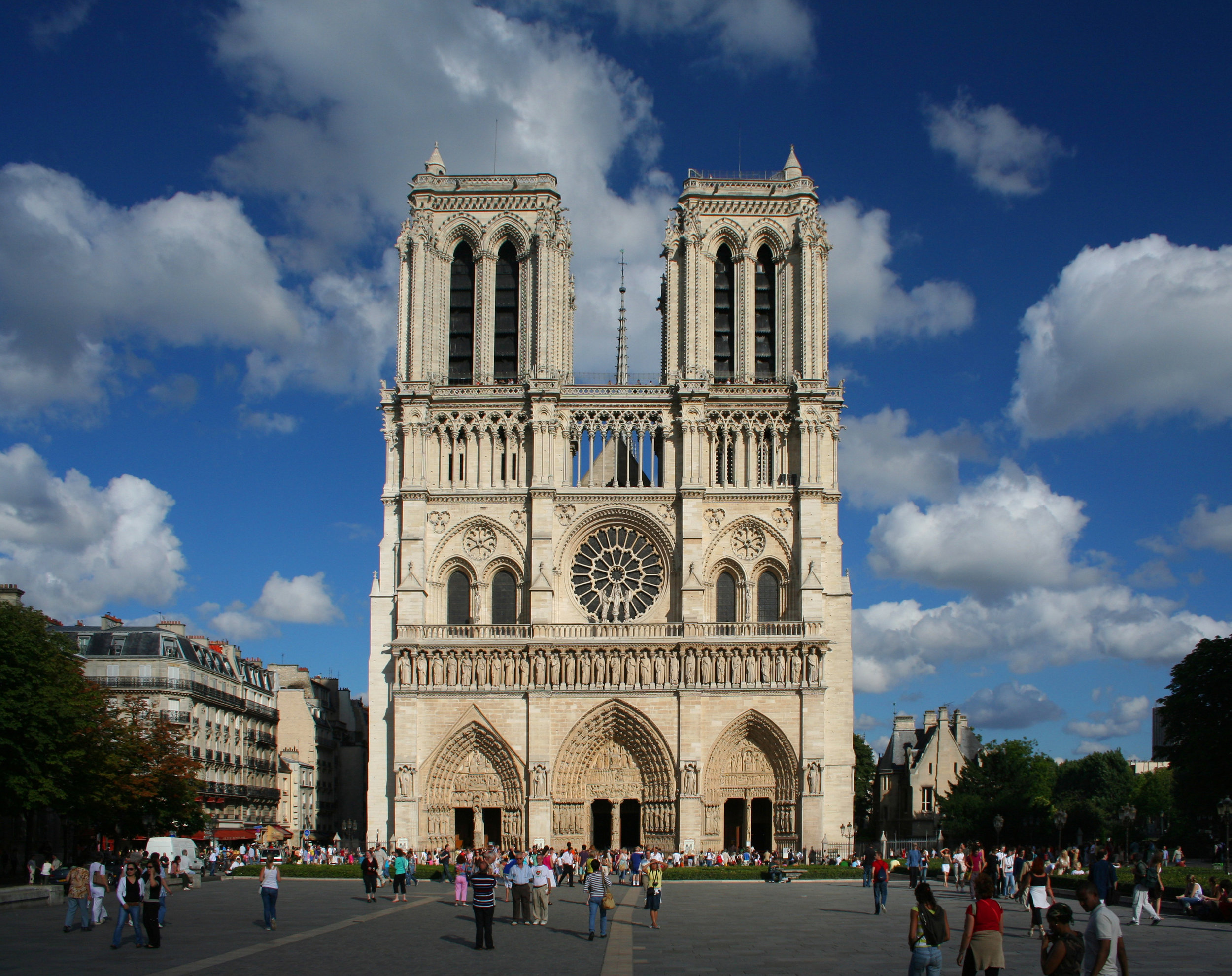 SiNG iN PARIS: OCYC performs at Notre-Dame