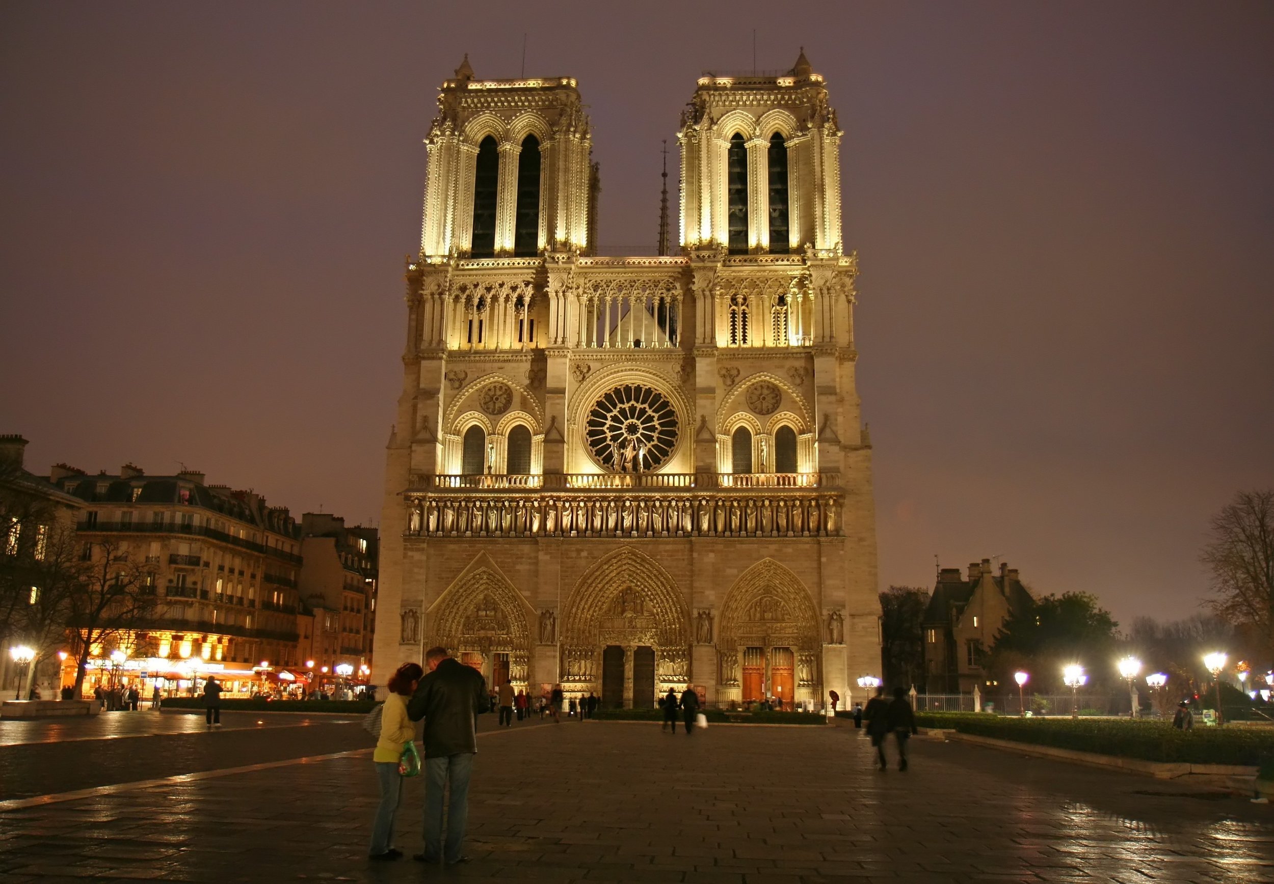 F_Paris_NotreDameNight_XL.jpg