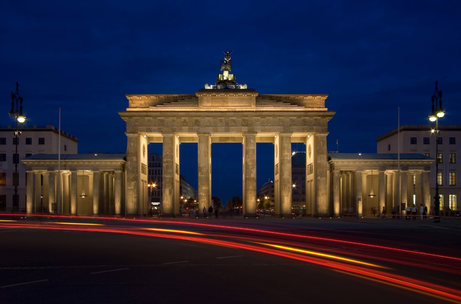 GER_B_BrandenburgGate_night_M.jpg