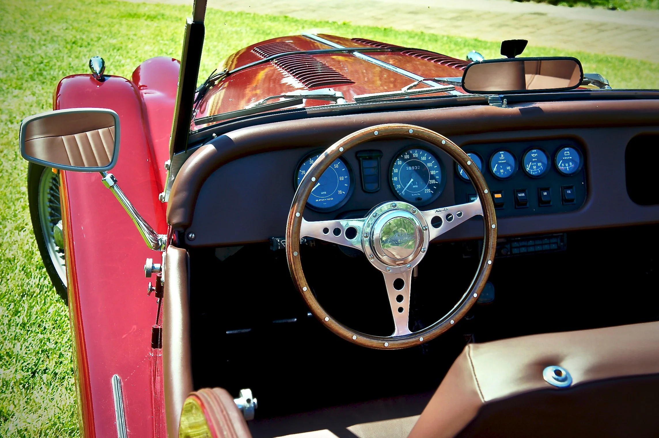 iNSIDE_ITA_Tuscany_Oldtimer_CU.jpg