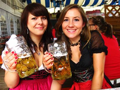 GER_Regensburg_Beer Fest Girls.jpg