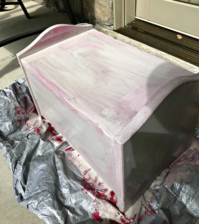 Second coat of chalk paint: French Linen (gray).