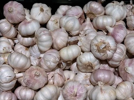 I just love the pungent aroma of garlic, don't you?
