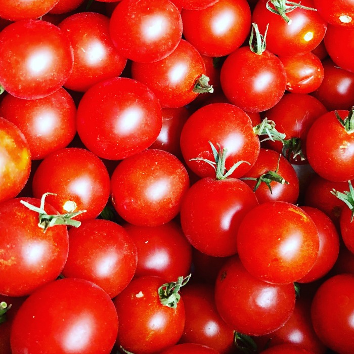 Do you have tons of cherry tomatoes in your garden you need to use up before winter? Try this fermented cherry tomato recipe! It’s SO good!
