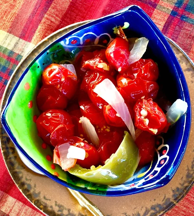 Did you know that fermentation is a traditional food preservation skill? And you can easily learn how to ferment your own foods in a city? No more fake foods—you can eat raw, healthy probiotics you make yourself!