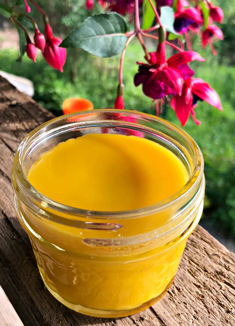 Here is one of the salves I used to make to sell in my Etsy shop. You can find the recipe for this anti-itch dry skin salve here if you want!