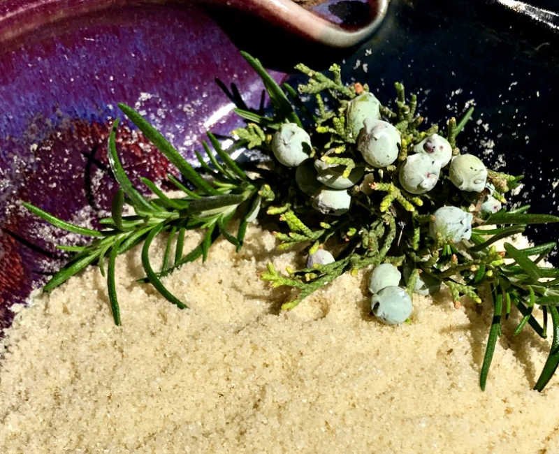 Make an Herbal Body Scrub with Juniper and Rosemary for Smooth, Soft Skin
