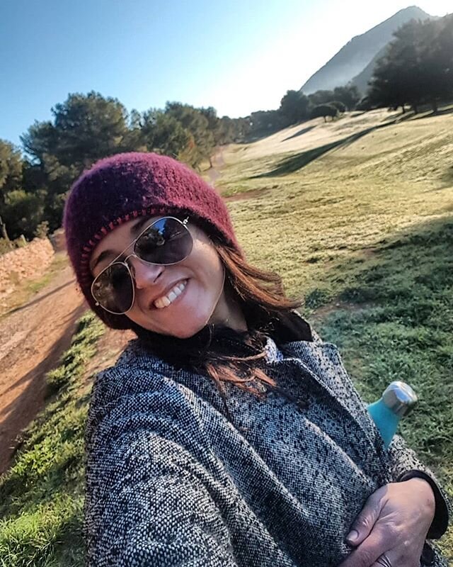 Walks in the early morning sunshine with the dew still on the grass... perfect way to start the day! 😍
.
. .
#walking #morning #healthylifestyle #sunshine #islandlife #fitness #happy #tuesday