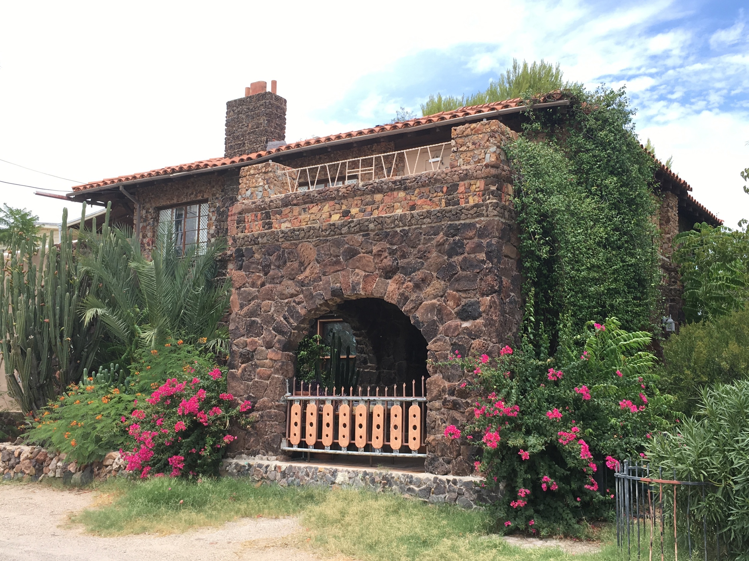 The Menlo Park neighborhood, just a stone's throw from the old quarry has at least three stone houses.