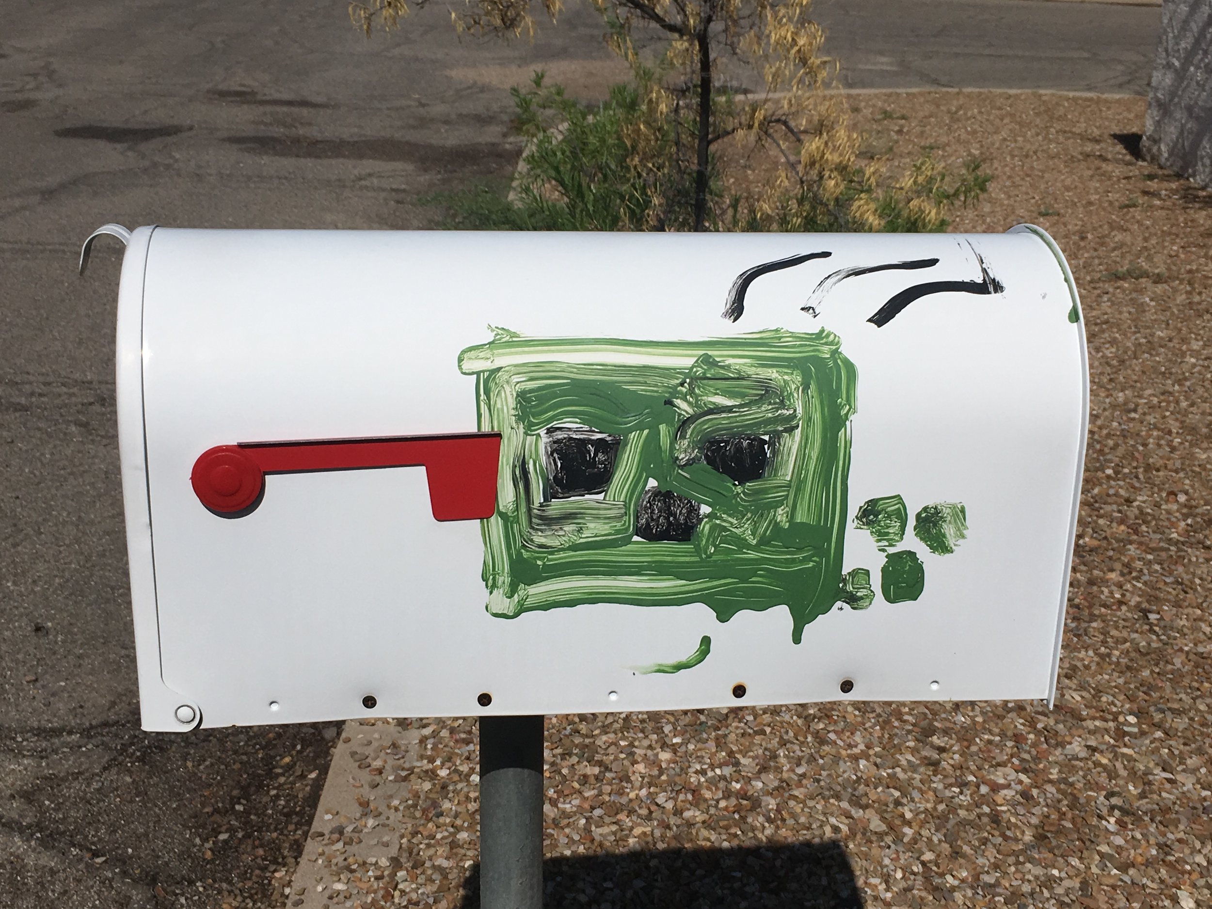 Too bad the artist didn't sign this box.