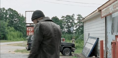 the-walking-dead-s-tom-payne-talks-the-one-change-amc-made-to-jesus-in-season-6-856064.gif